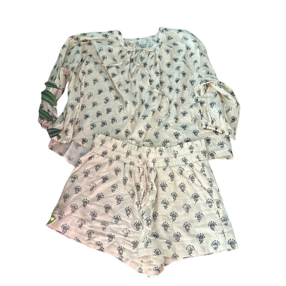 A new day shorts set , the top is a large, the shorts are a medium
